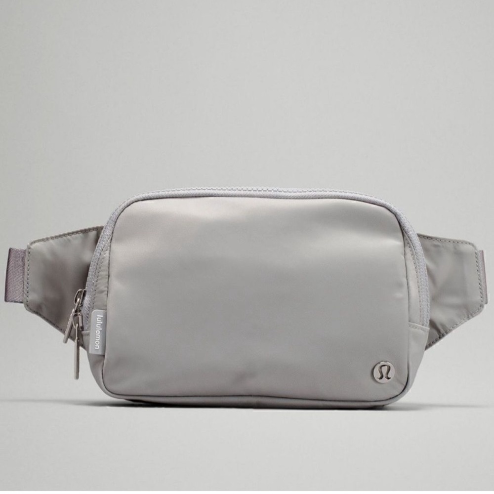 *NWT* Lululemon everywhere belt bag LARGE - silver drop
